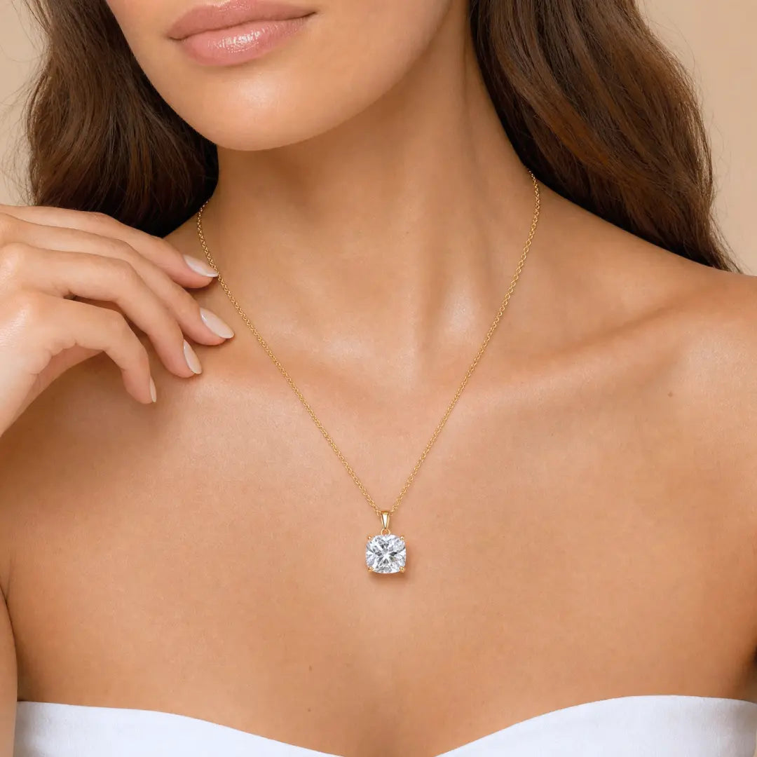 Cushion Cut Diamond Necklace - זהב ויהלומים