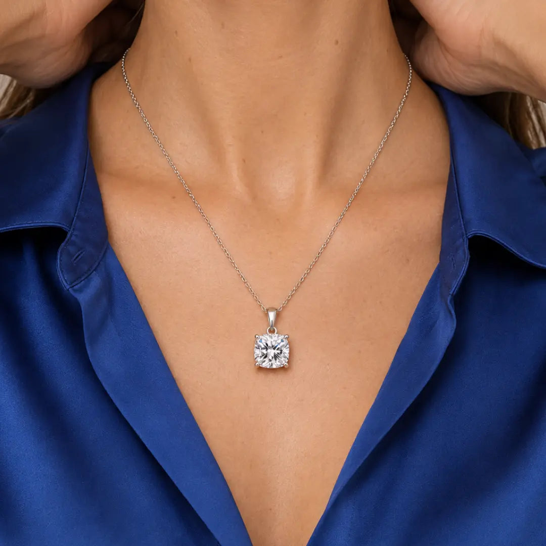 Cushion Cut Diamond Necklace - זהב ויהלומים