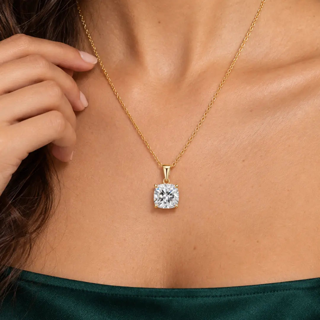 Cushion Cut Diamond Necklace - זהב ויהלומים