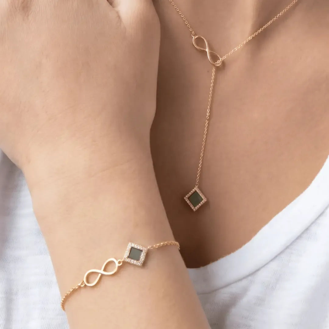Infinity set for Her