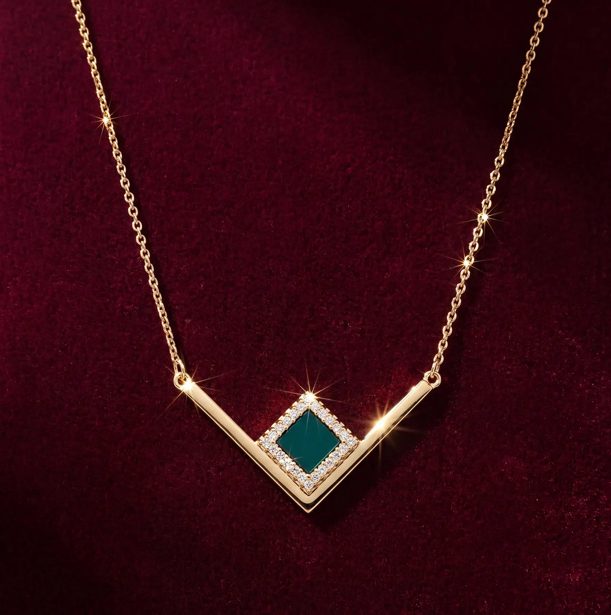 V Shiny Necklace - זהב ויהלומים