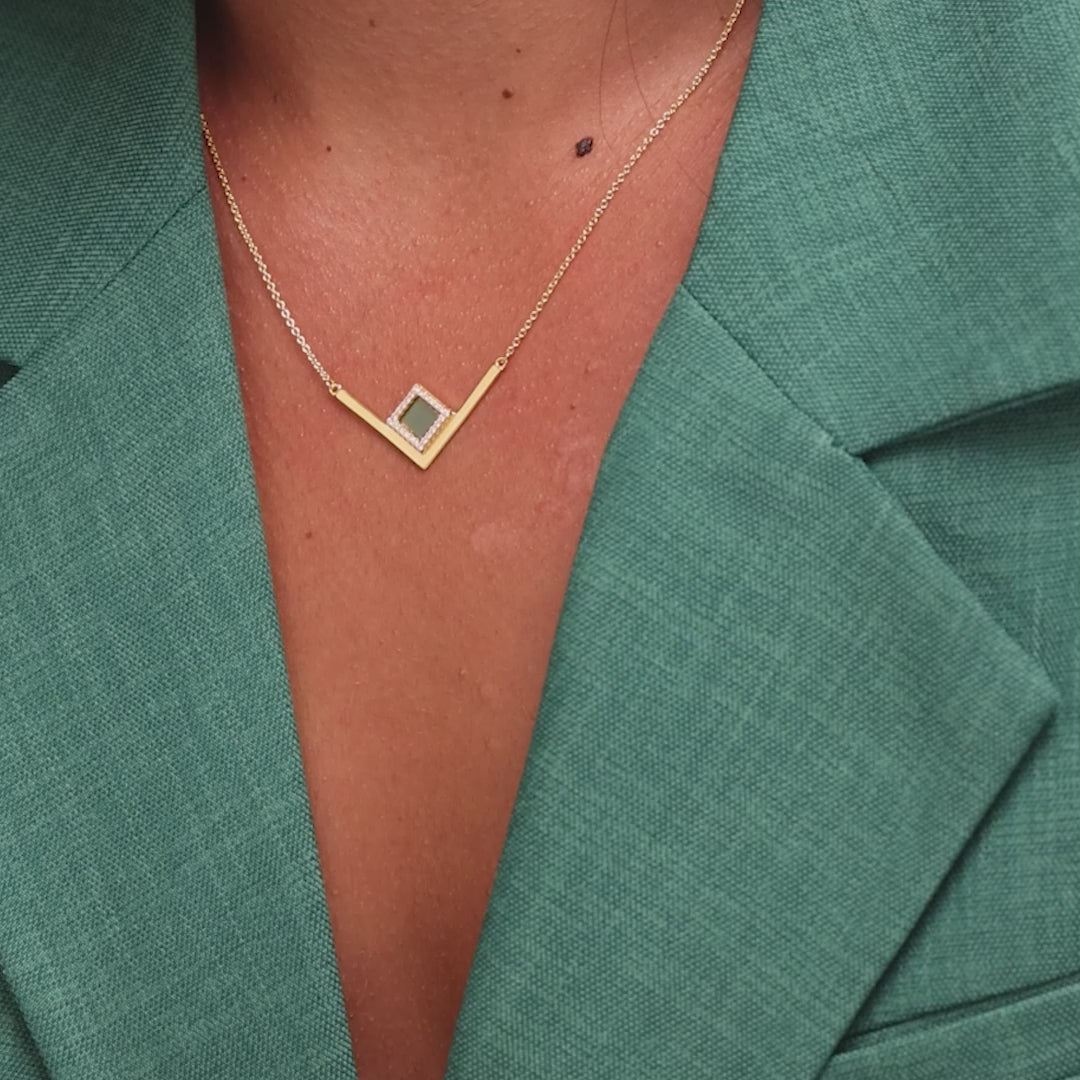 V Shiny Pendant - זהב ויהלומים